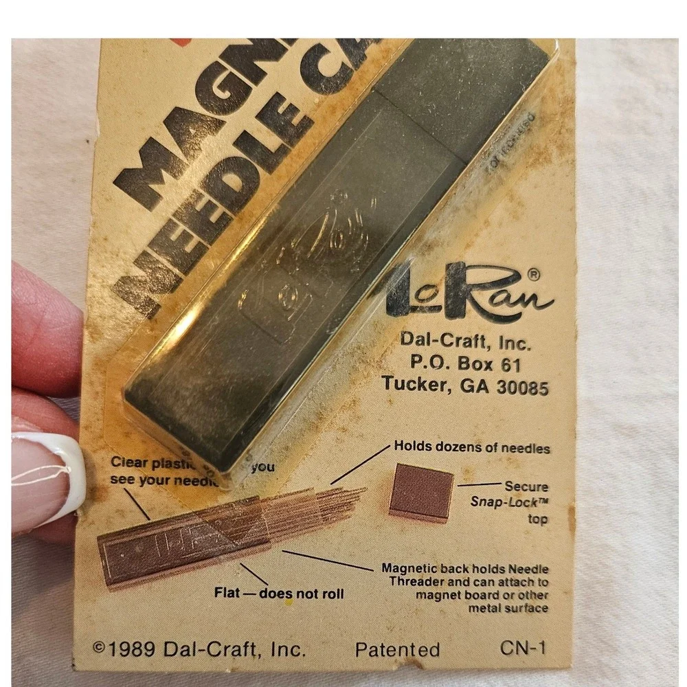 LoRan Magnetic Needle Case Holder with Snap Lock Top for Sewing Machine Needles‎
